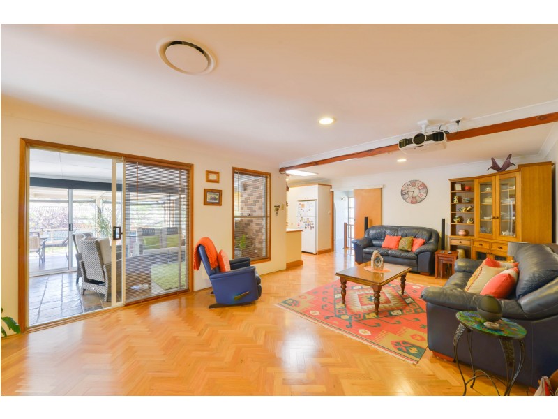 26 Woodburn Way, Tamworth NSW 2340