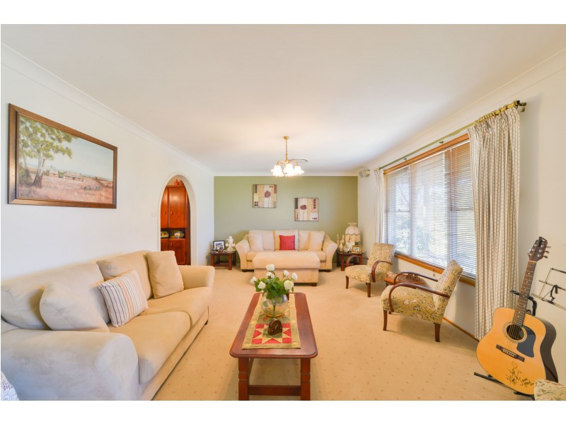 26 Woodburn Way, Tamworth NSW 2340