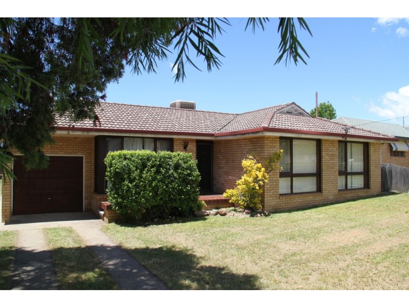 11 Murrawai Street, Tamworth NSW 2340