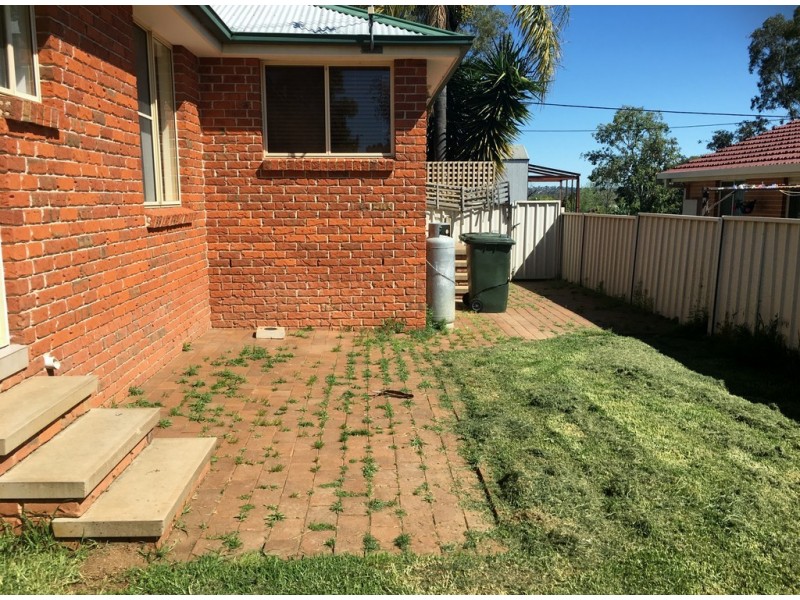 1/8 Curlew Crescent, Tamworth NSW 2340