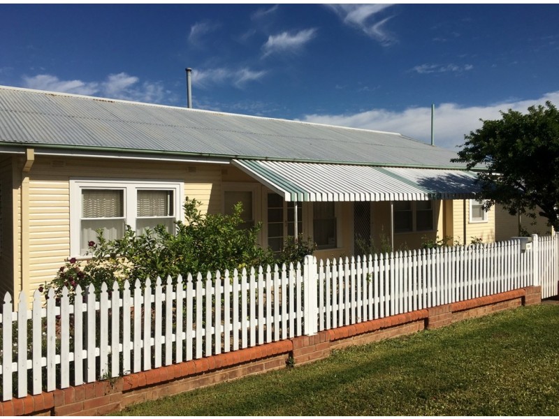 126 Piper Street, Tamworth NSW 2340