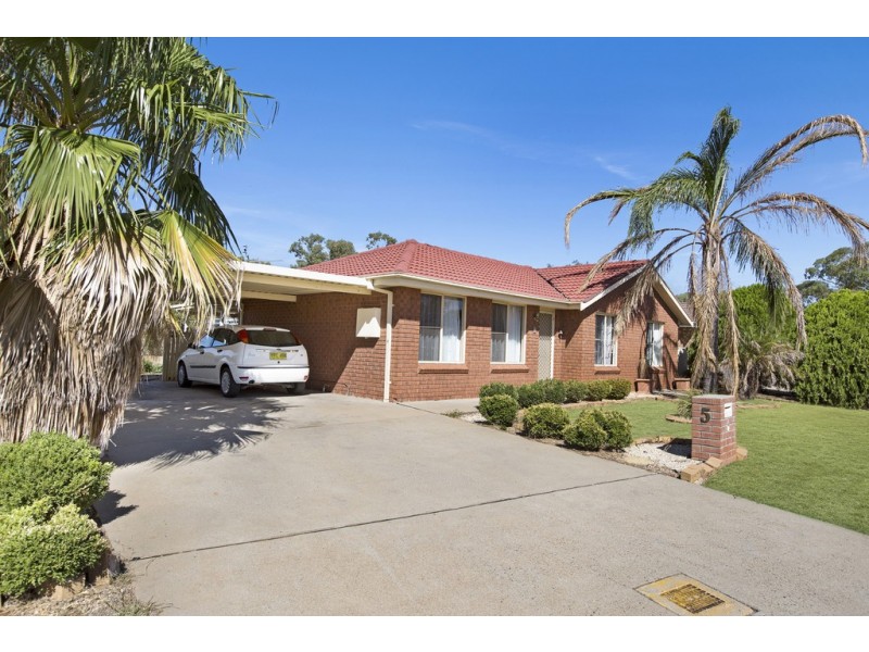 5 Caley Close, Tamworth NSW 2340