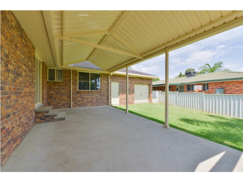 10 Dibar Drive, Tamworth NSW 2340