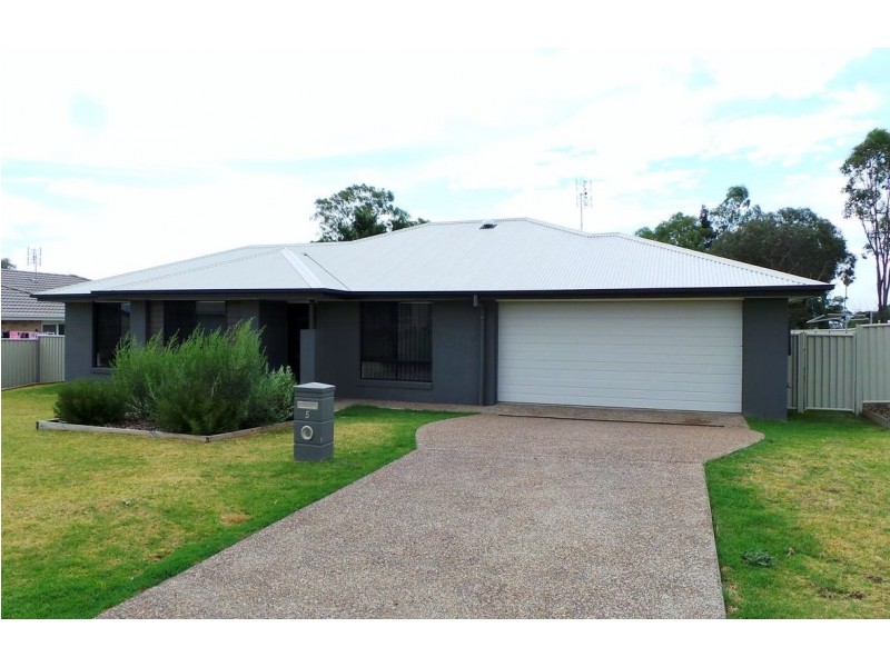 5 McKinlay Place, Tamworth NSW 2340