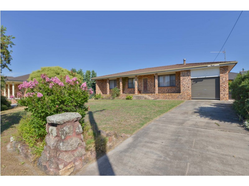 4 Lindon Crescent, Kootingal NSW 2352