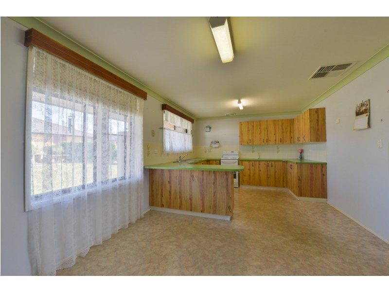 4 Lindon Crescent, Kootingal NSW 2352