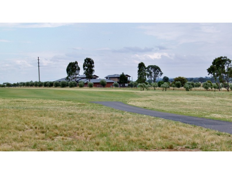 Townhouse 3, Peak Drive, Tamworth NSW 2340