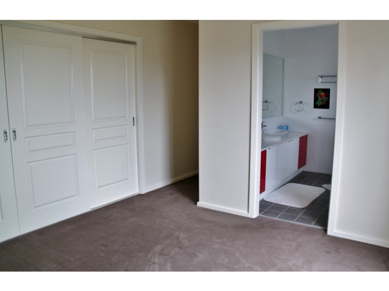 Townhouse 3, Peak Drive, Tamworth NSW 2340