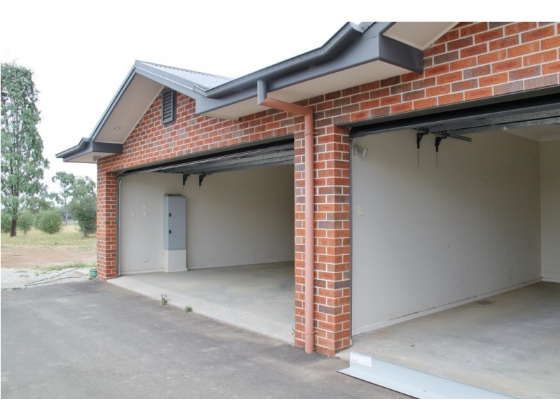 Townhouse 3, Peak Drive, Tamworth NSW 2340