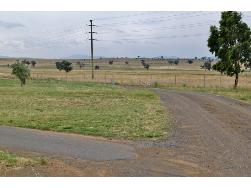 Townhouse 3, Peak Drive, Tamworth NSW 2340