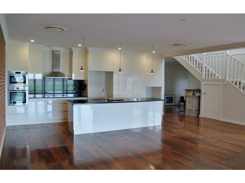 Townhouse 2, Peak Drive, Tamworth NSW 2340