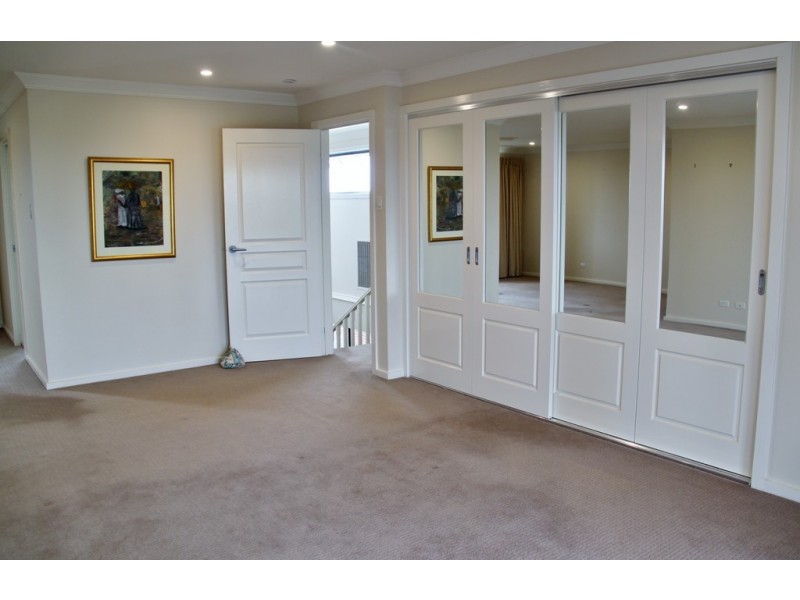 Townhouse 2, Peak Drive, Tamworth NSW 2340