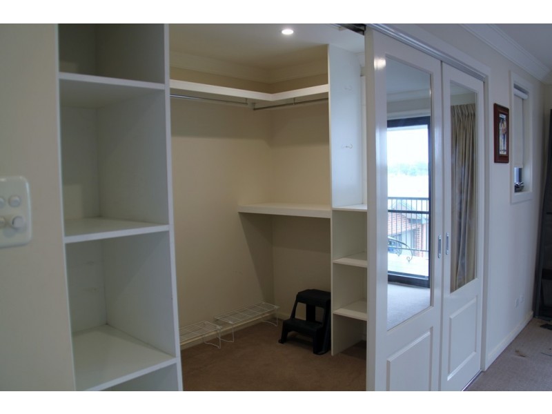Townhouse 2, Peak Drive, Tamworth NSW 2340