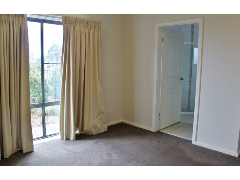 Townhouse 2, Peak Drive, Tamworth NSW 2340