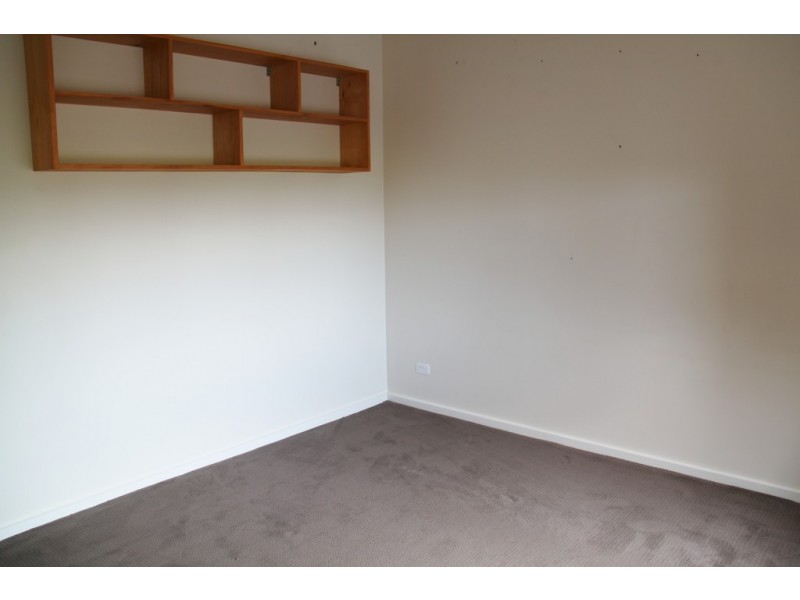 Townhouse 2, Peak Drive, Tamworth NSW 2340