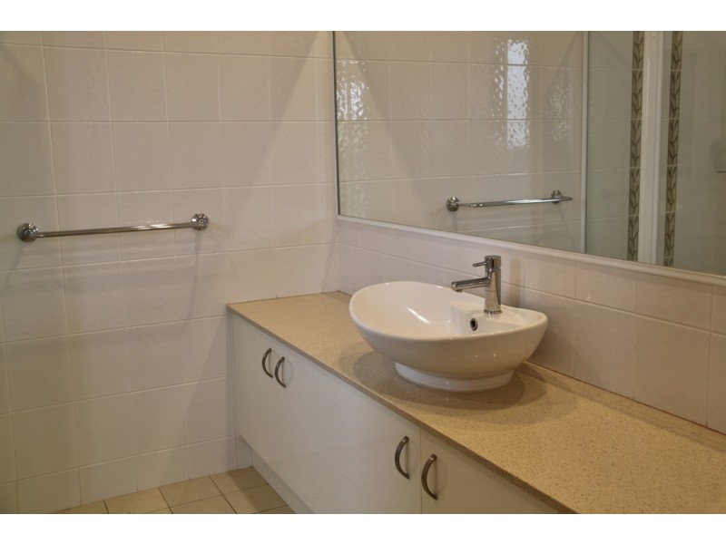Townhouse 2, Peak Drive, Tamworth NSW 2340