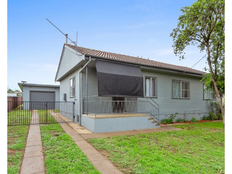 11 John Street, Tamworth NSW 2340