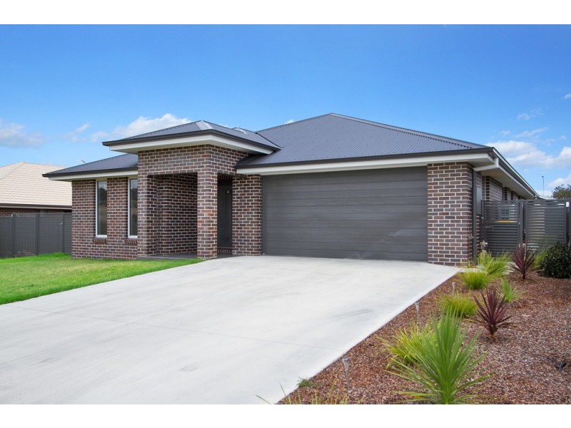 23 Grand Meadows Drive, Tamworth NSW 2340