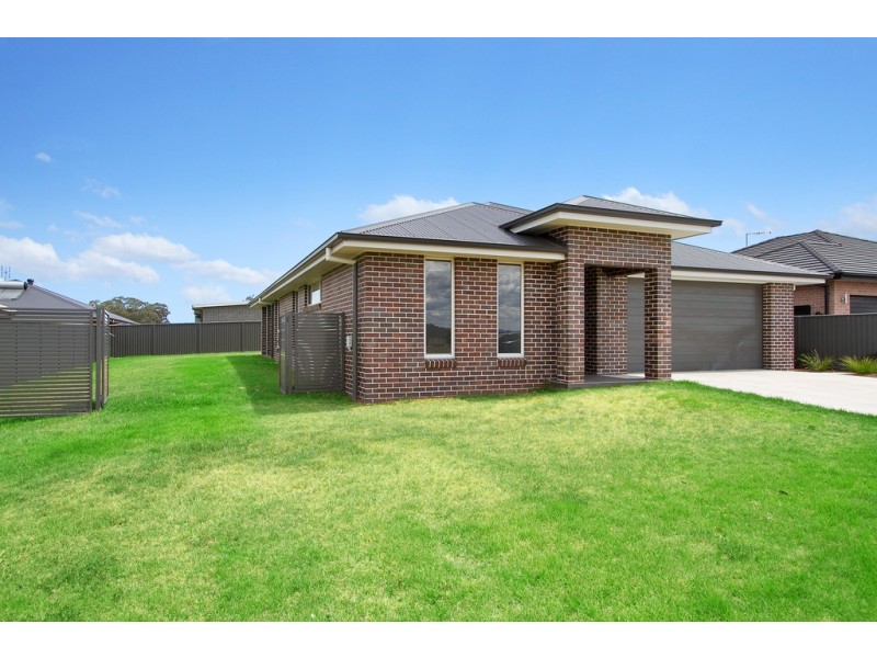 23 Grand Meadows Drive, Tamworth NSW 2340