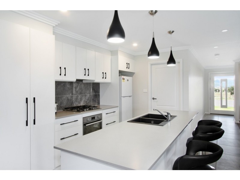 23 Grand Meadows Drive, Tamworth NSW 2340