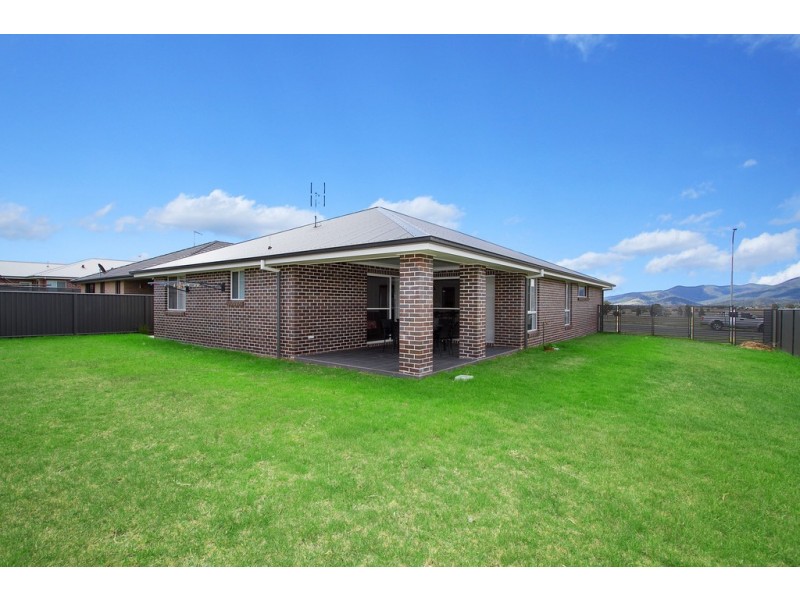 23 Grand Meadows Drive, Tamworth NSW 2340