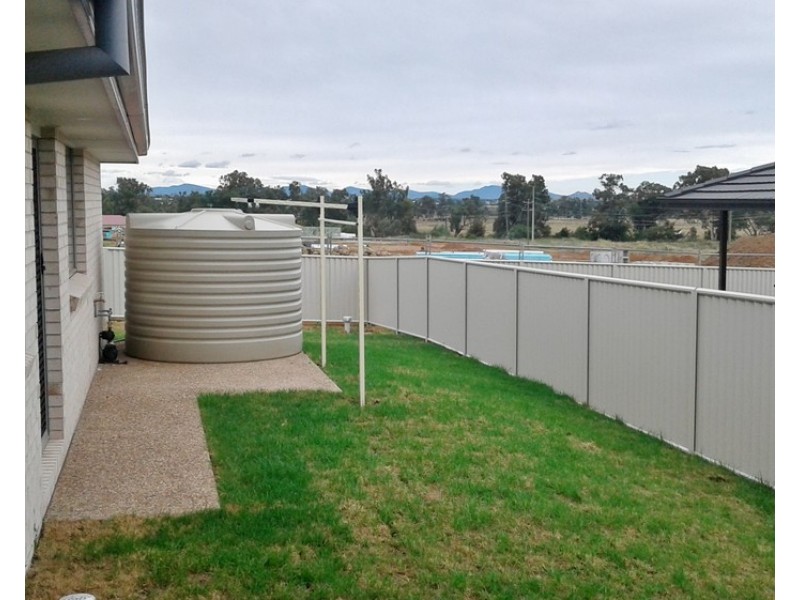 42 Tulipwood Crescent, Tamworth NSW 2340