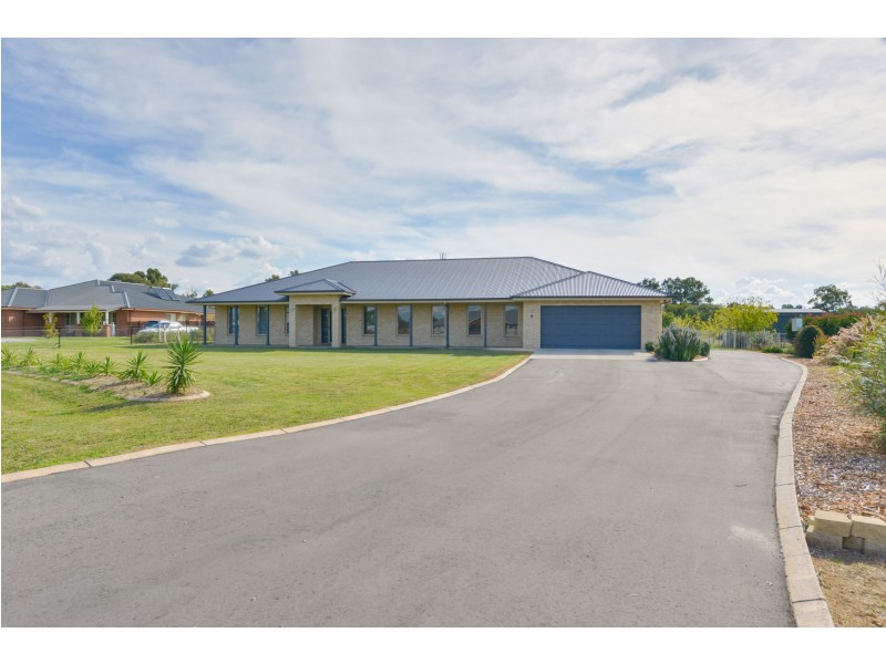 8 Edna Close, Tamworth NSW 2340