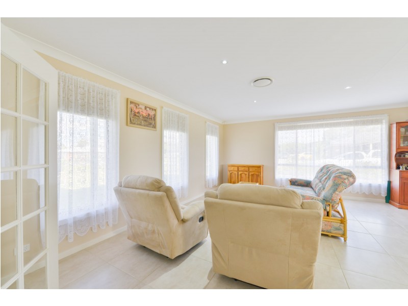 8 Edna Close, Tamworth NSW 2340