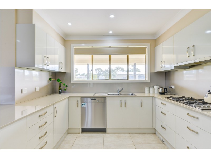 8 Edna Close, Tamworth NSW 2340