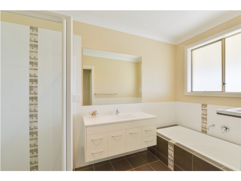 8 Edna Close, Tamworth NSW 2340