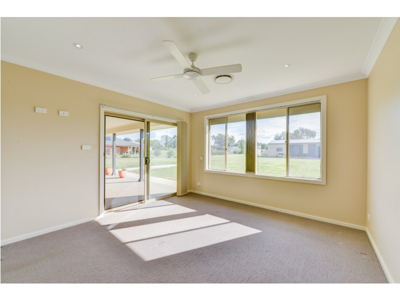 8 Edna Close, Tamworth NSW 2340