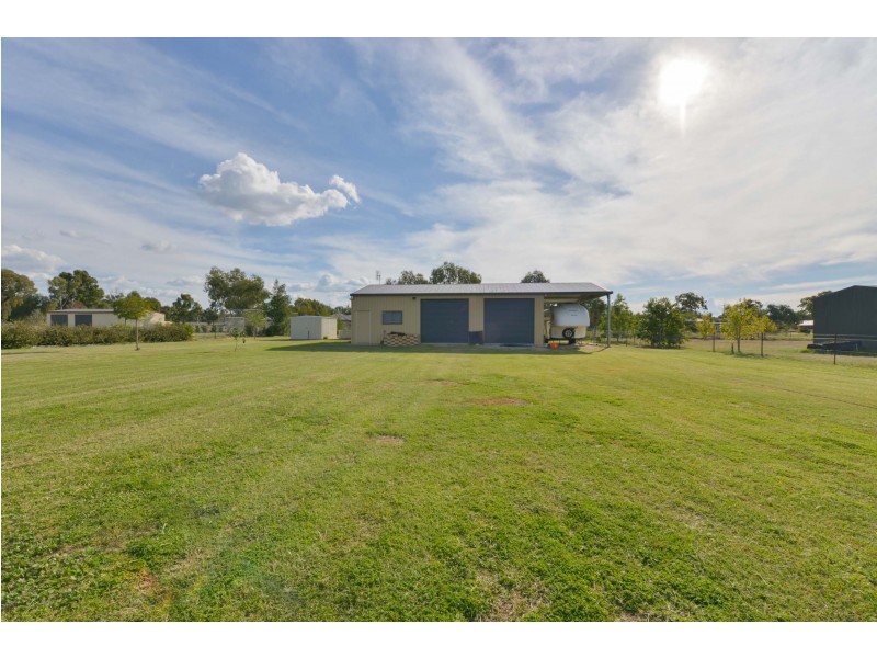 8 Edna Close, Tamworth NSW 2340