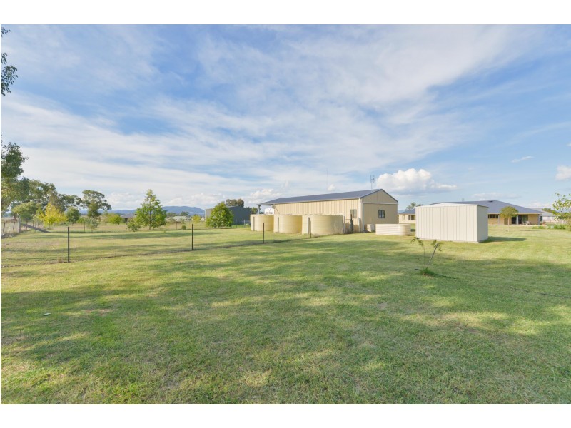 8 Edna Close, Tamworth NSW 2340