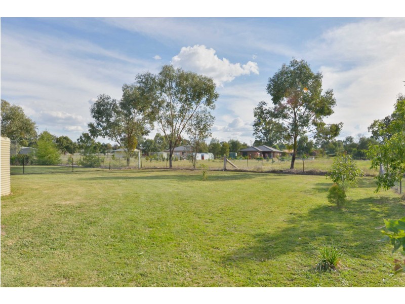 8 Edna Close, Tamworth NSW 2340