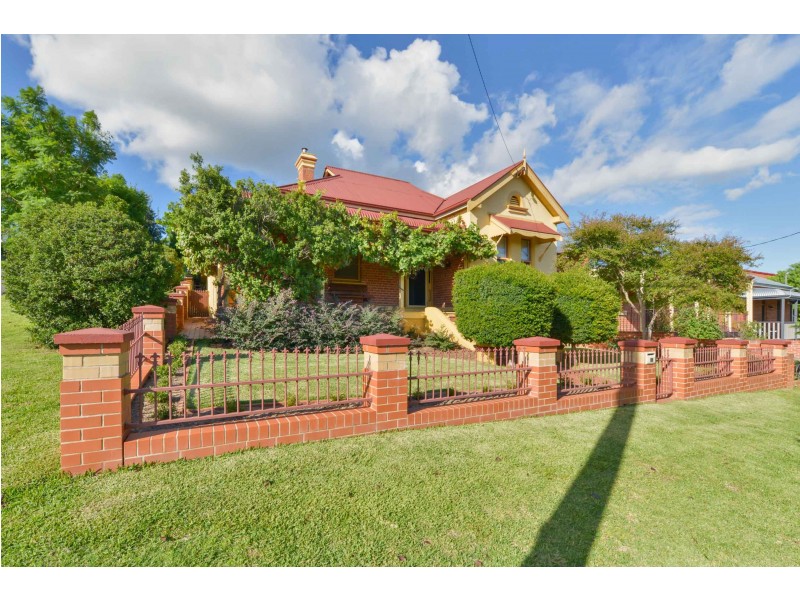 42 Carthage Street, Tamworth NSW 2340