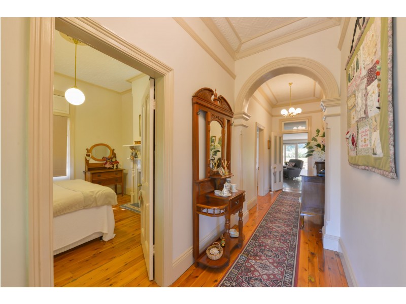 42 Carthage Street, Tamworth NSW 2340