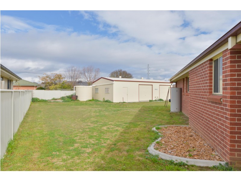 13 Gregory Close, Westdale NSW 2340