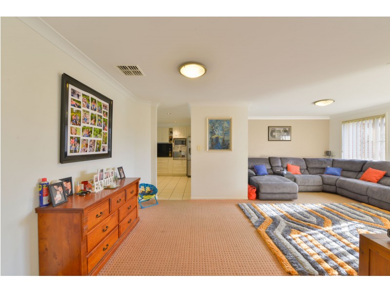 13 Gregory Close, Westdale NSW 2340