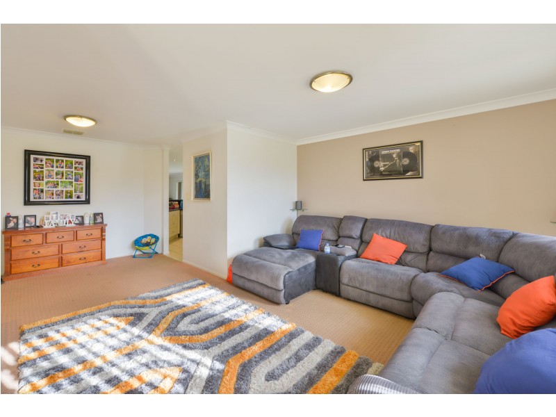 13 Gregory Close, Westdale NSW 2340