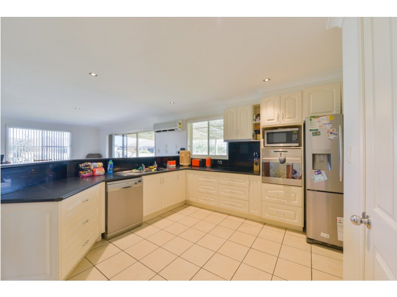 13 Gregory Close, Westdale NSW 2340