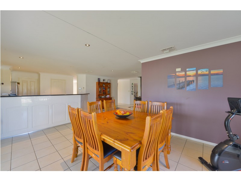 13 Gregory Close, Westdale NSW 2340