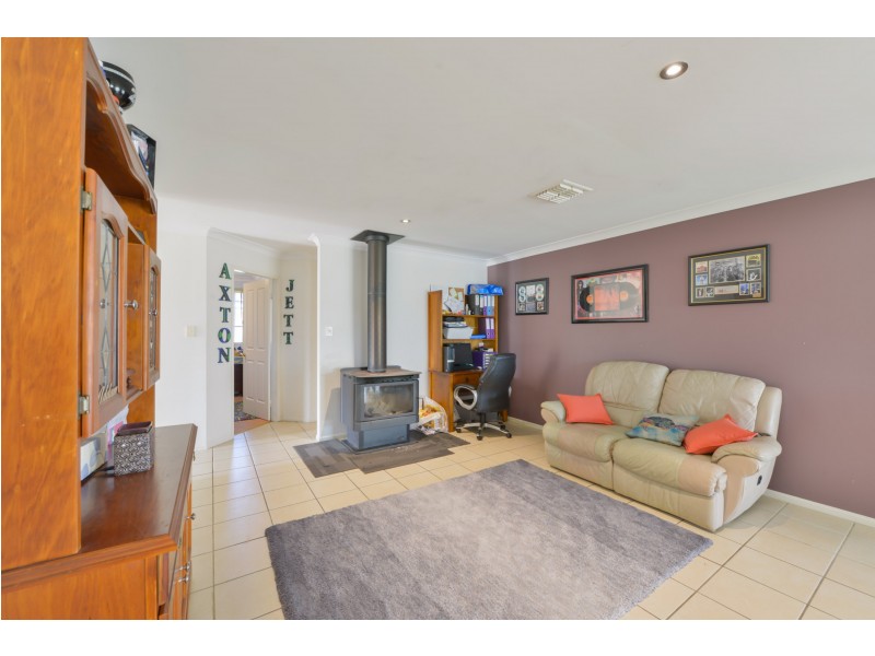 13 Gregory Close, Westdale NSW 2340