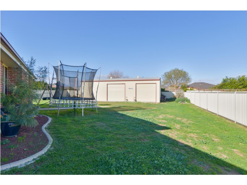 13 Gregory Close, Westdale NSW 2340