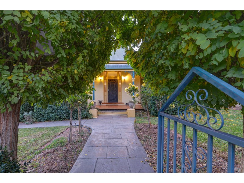 72 White Street, Tamworth NSW 2340