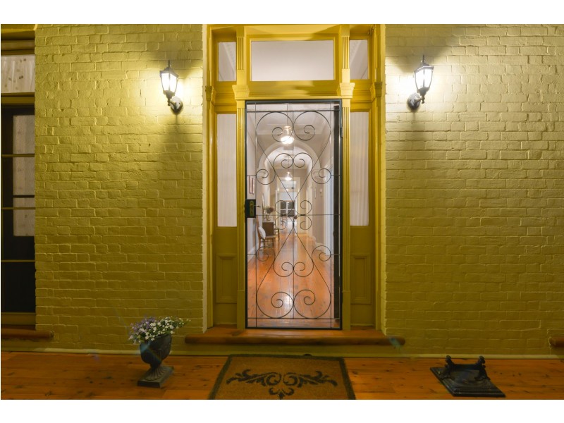 72 White Street, Tamworth NSW 2340