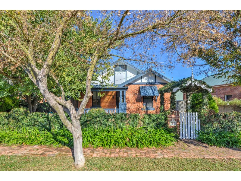 61 Rawson Avenue, Tamworth NSW 2340