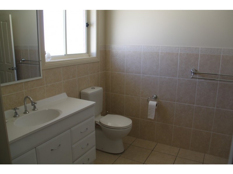 1/2 Warrabah Close, Tamworth NSW 2340