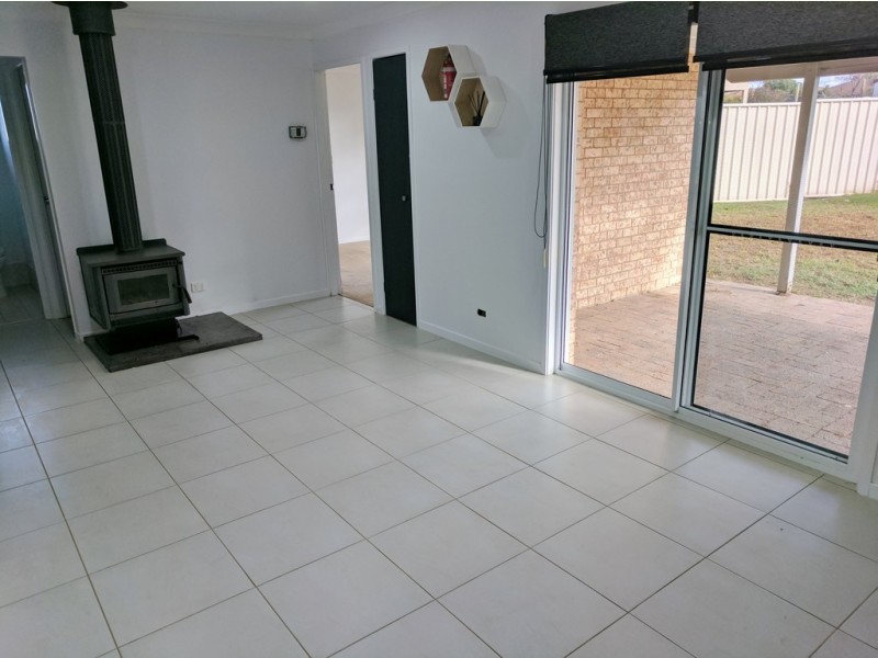 6 Nowland Crescent, Tamworth NSW 2340