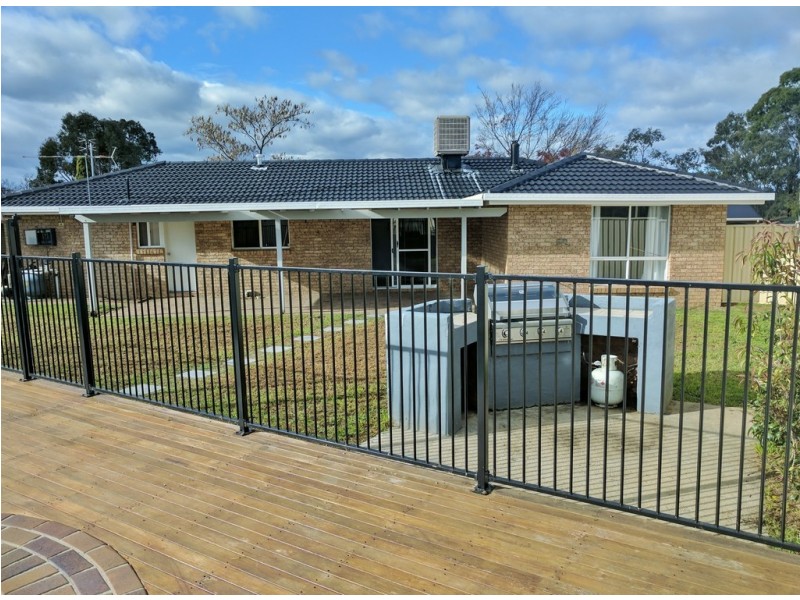 6 Nowland Crescent, Tamworth NSW 2340