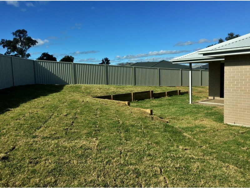 33 Tulipwood Crescent, Tamworth NSW 2340